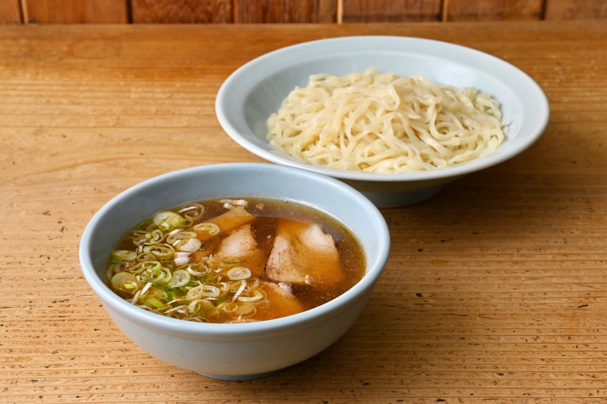 Mori Chuka ¥858 includes meat, noodles, and dipping sauce. Sip, eat, and be full—perfect for days when you want to be thoroughly satisfied.