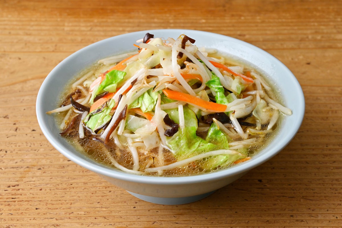 Shio Tanmen ¥858 is packed with stir-fried vegetables cooked over high heat. The salty broth infused with the sweetness of vegetables and the aroma of stir-fried ingredients from Jige-mons' special method make it a standout.