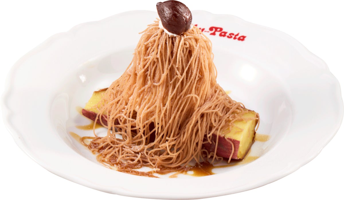 Enjoy the 'Shibori-tate Mont Blanc' Dolce Patata for ¥790 (tax included ¥869). The name 'Patata' means 'potato' in Italian, and this dessert features carefully heated, aged sweet potatoes layered with meringue and vanilla gelato certified by the Italian Gelato Association, topped with generous amounts of chestnut paste made from Italian chestnuts. Topped with candied chestnuts and whipped cream, it offers a rich aroma and sweetness of chestnuts. The chestnut paste, made by crushing the skinless chestnuts to enhance flavor, allows you to fully enjoy the elegant taste of chestnuts. The slightly bitter caramel sauce pairs perfectly with the sweet, aged sweet potatoes and chestnut paste. Experience different textures with the sticky aged sweet potatoes, smooth chestnut paste, and crispy meringue.