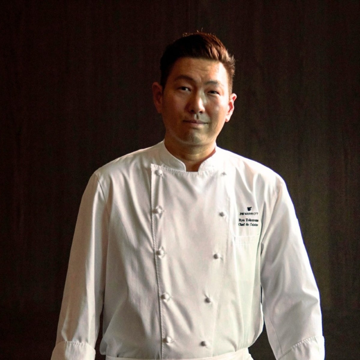 With over 30 years of experience in luxury hotels worldwide, blending classic and modern techniques, and emphasizing seasonal ingredients. Achieved runner-up at the 2003 Coupe du Monde de la Pâtisserie in France, recognized internationally. Leads JW Marriott Tokyo’s pastry team with delicate skills and artistic sensibility.