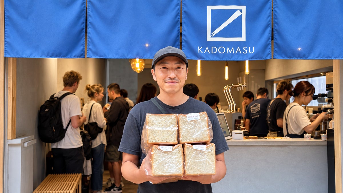 Mr. Masahiko Terasawa, the third generation of Terasawa, a bakery and cake shop