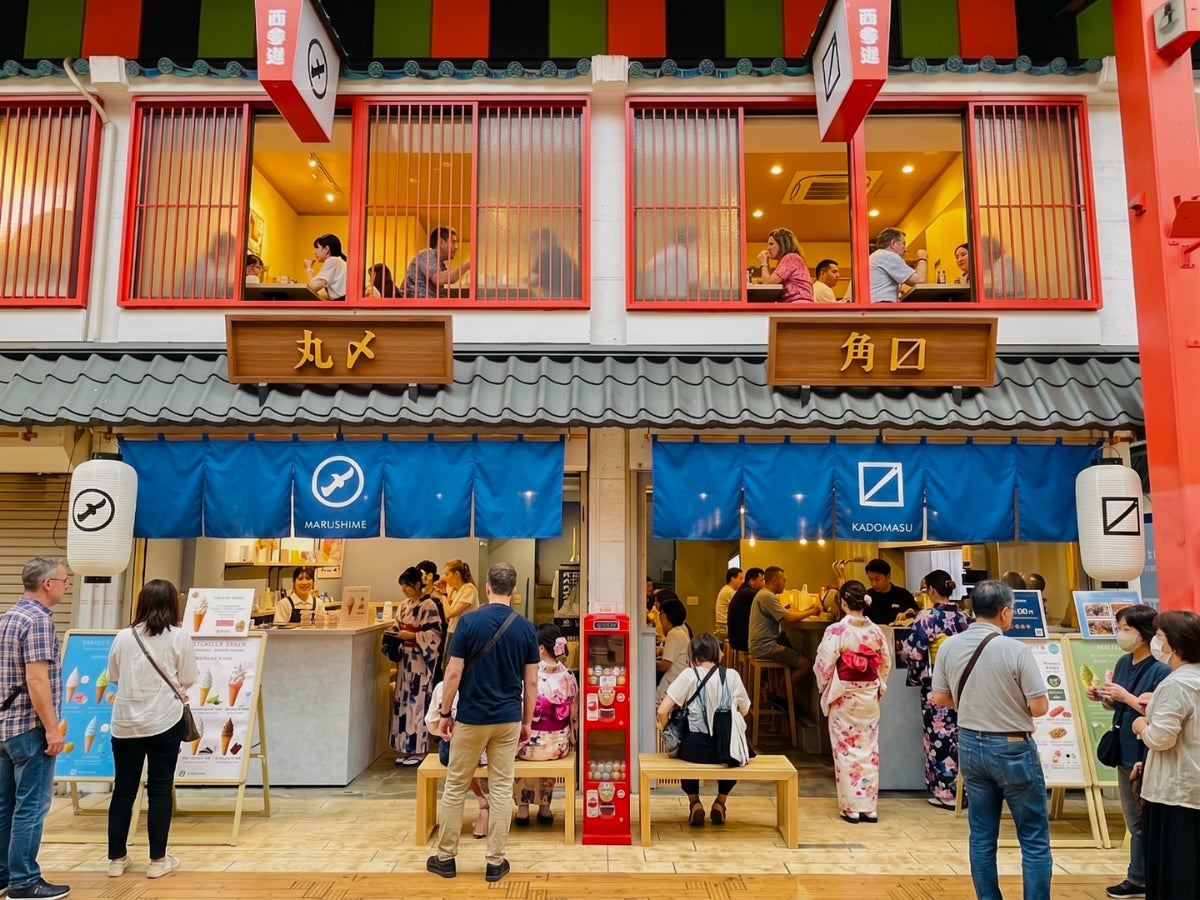 KADOMASU Launches THE SQUARE BURGER in Asakusa