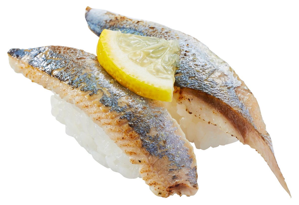 Charcoal-grilled Hokkaido Pacific saury — 2 pieces ¥173 (tax included ¥190)