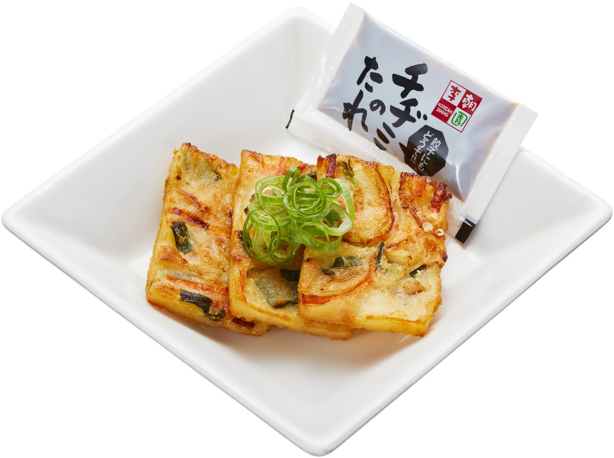 Seafood Chijimi (3 pieces) – using Lee Chao Yuan's sauce – ¥219 (tax included ¥240). Made with Lee Chao Yuan's seafood chijimi sauce, with soy sauce base and sesame oil aroma that whets the appetite.