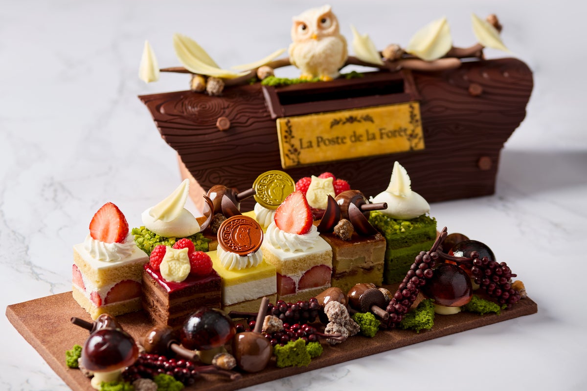 Only 10: Keio Plaza Hotel’s La Poste du La Foret Christmas Cake, Tokyo October 1