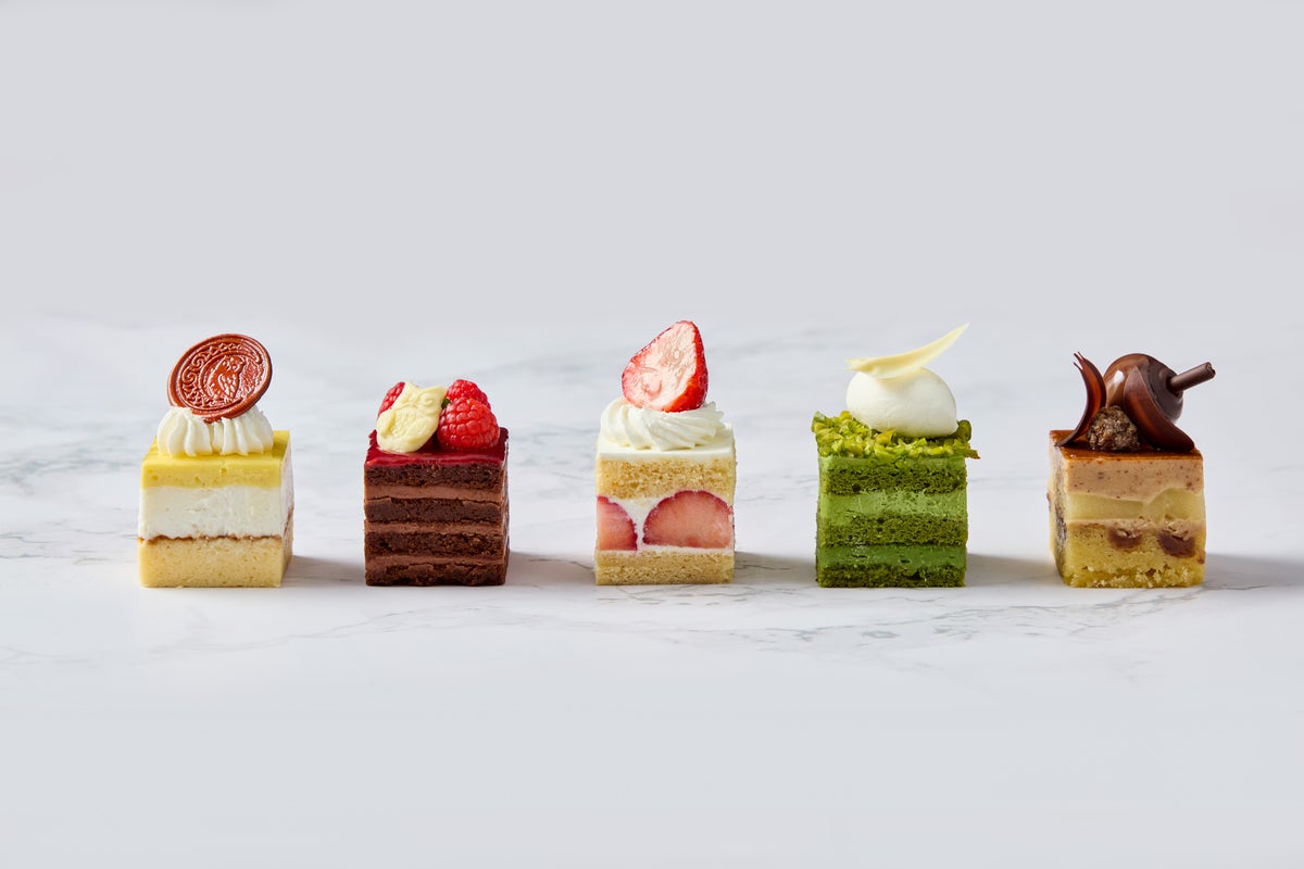 Only 10: Keio Plaza Hotel’s La Poste du La Foret Christmas Cake, Tokyo October 1