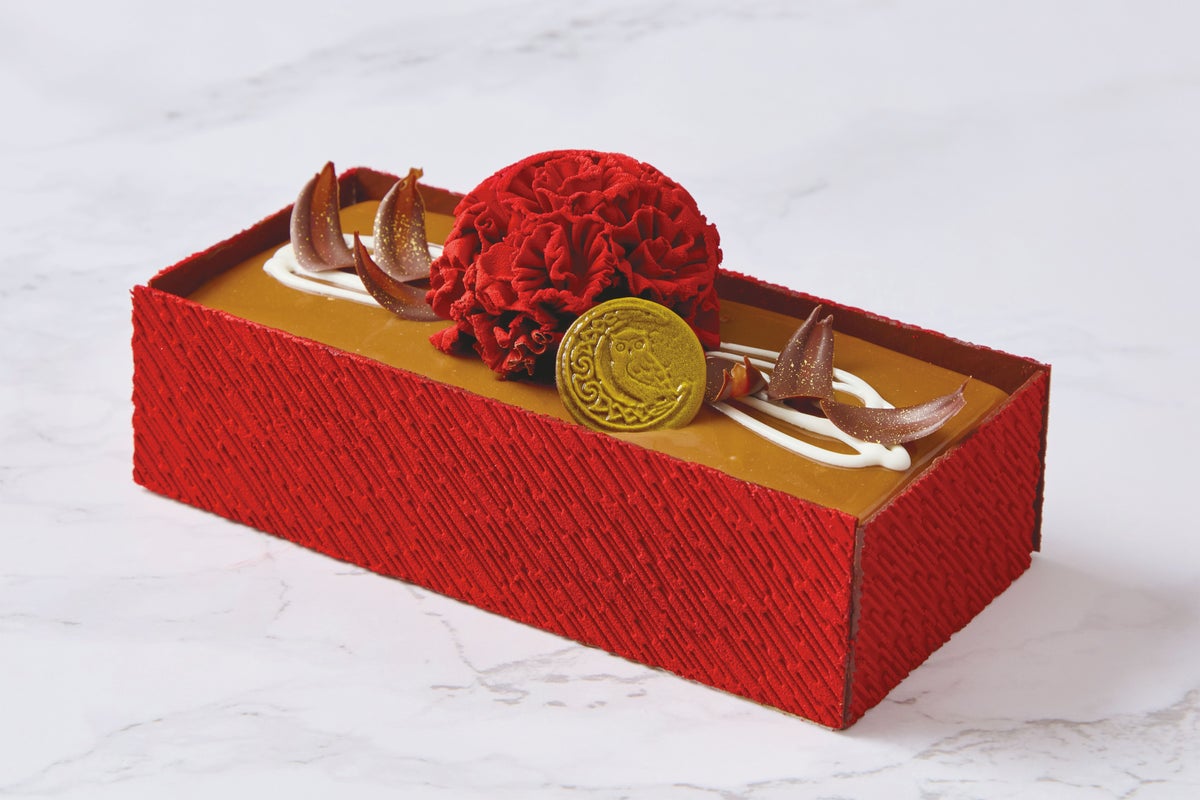 Only 10: Keio Plaza Hotel’s La Poste du La Foret Christmas Cake, Tokyo October 1