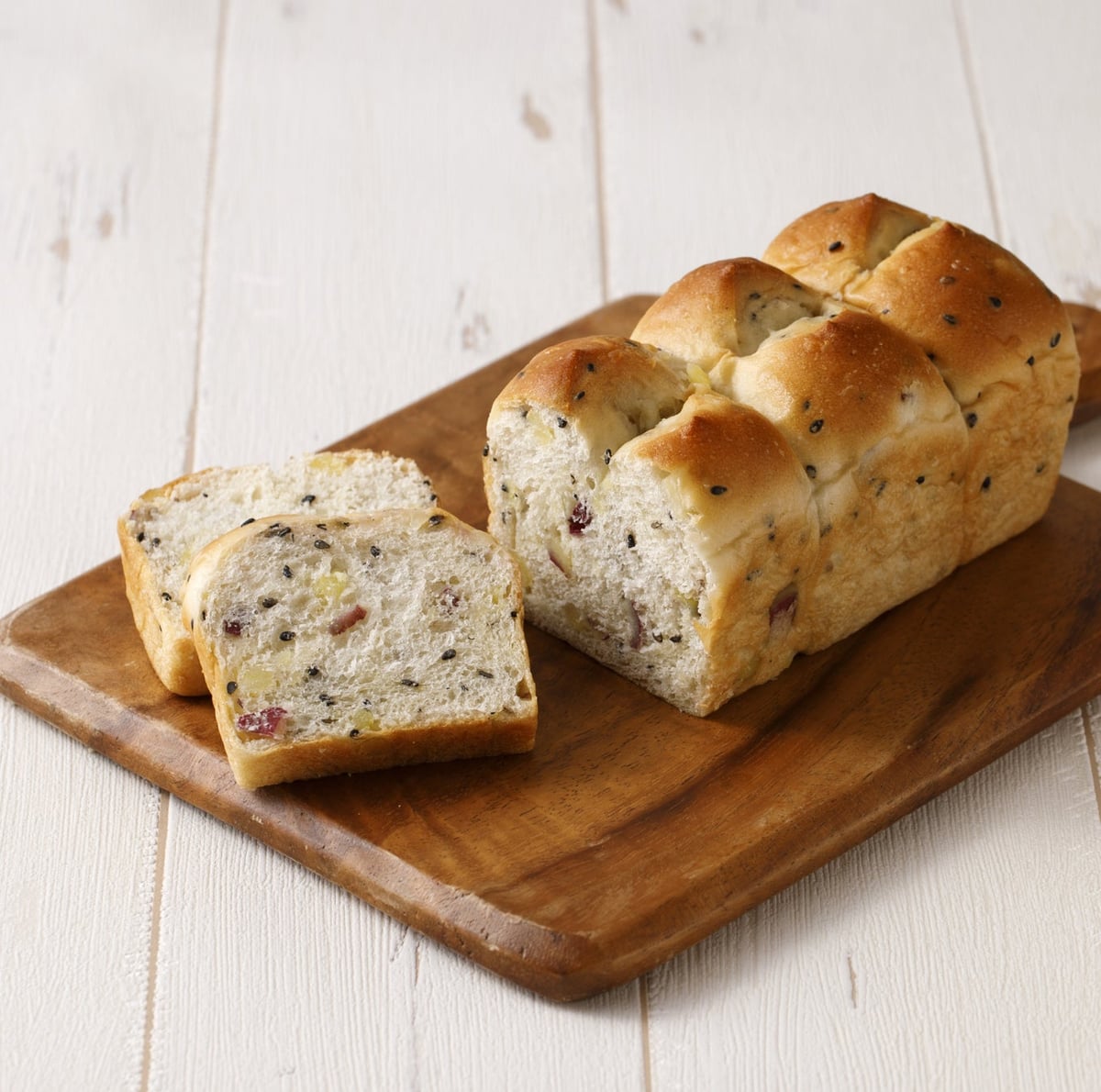 Kinokuniya Beni Haruka and Domestic Wheat Water-Yeast Bread — ¥486 (tax included)