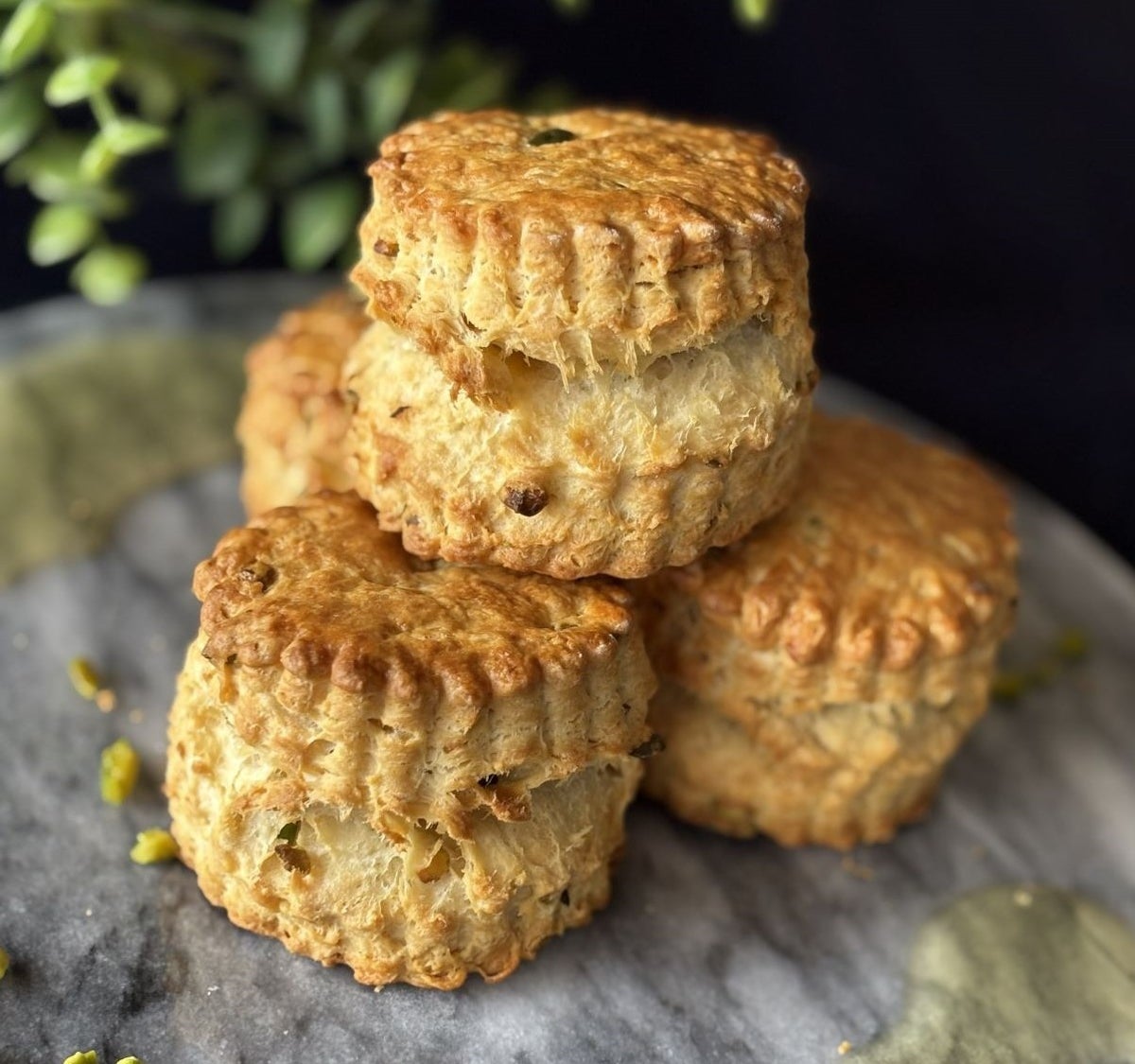 Enjoy a rich and satisfying snack with our Ginger Pistachio Scone for ¥486 (tax included).