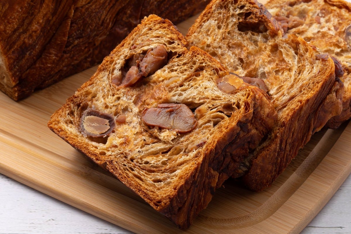 ＜First Appearance＞ Nagasaki 'Kiyoka Morimoto' The croissant bread filled with rich chestnut cream and whole roasted Sugi chestnuts is called 'Overflowing Chestnut Croissant Bread'. When baked, the aroma spreads, making it even more delicious. Overflowing Chestnut Croissant Bread Half (1 piece) ¥1,458 (tax included)