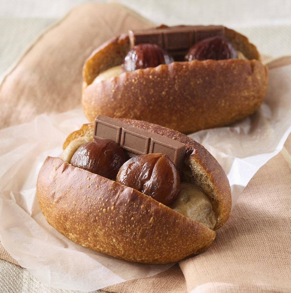 Nara 'U no Mori' A popular shop in Ikoma, Nara, known for cute and delicious bread. The 'Marzipan & Raisin' bread, with chocolate, roasted chestnut, and chestnut cream, is a Kobe Hankyu exclusive. [Kobe Hankyu Limited] Marzipan & Raisin (1 stick) ¥1,001 (tax included)