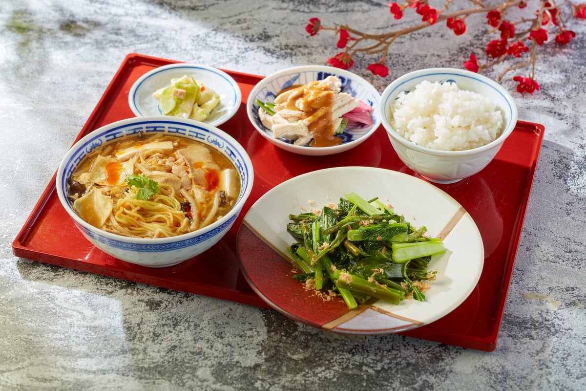 【Lunch Menu】 Three-dish Set — ¥1,880 (tax included)