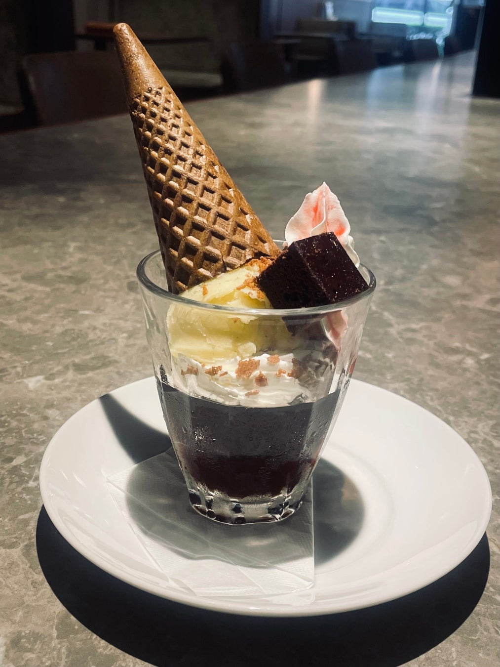 Darkness Parfait — ¥1,000 (tax included). ※Served from 11:00 to 21:00 (Last Order 20:00).