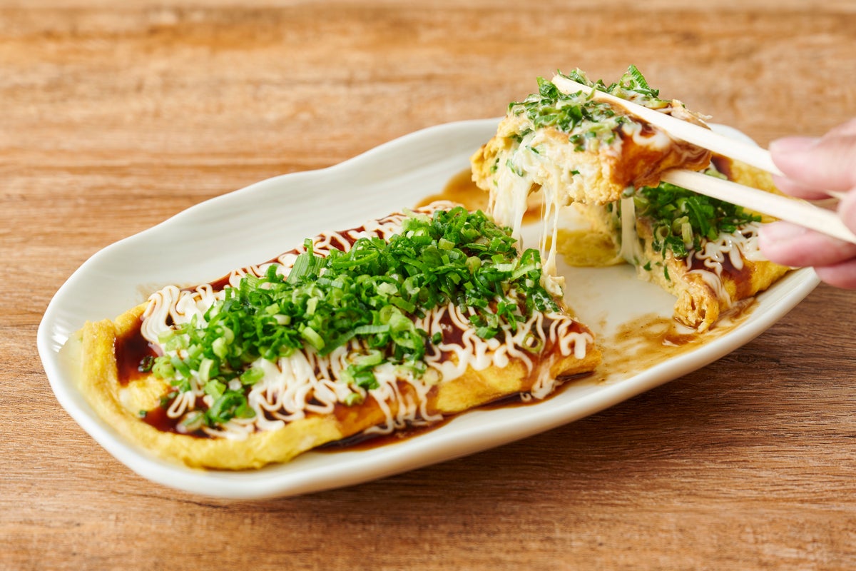 Enjoy Tanaka's specialty: Mugen Kushi — ¥50 per skewer (tax included ¥55).