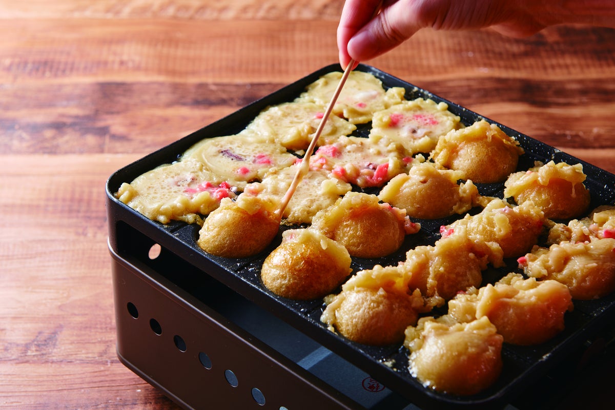 One skewer costs ¥50 (tax included ¥55).
