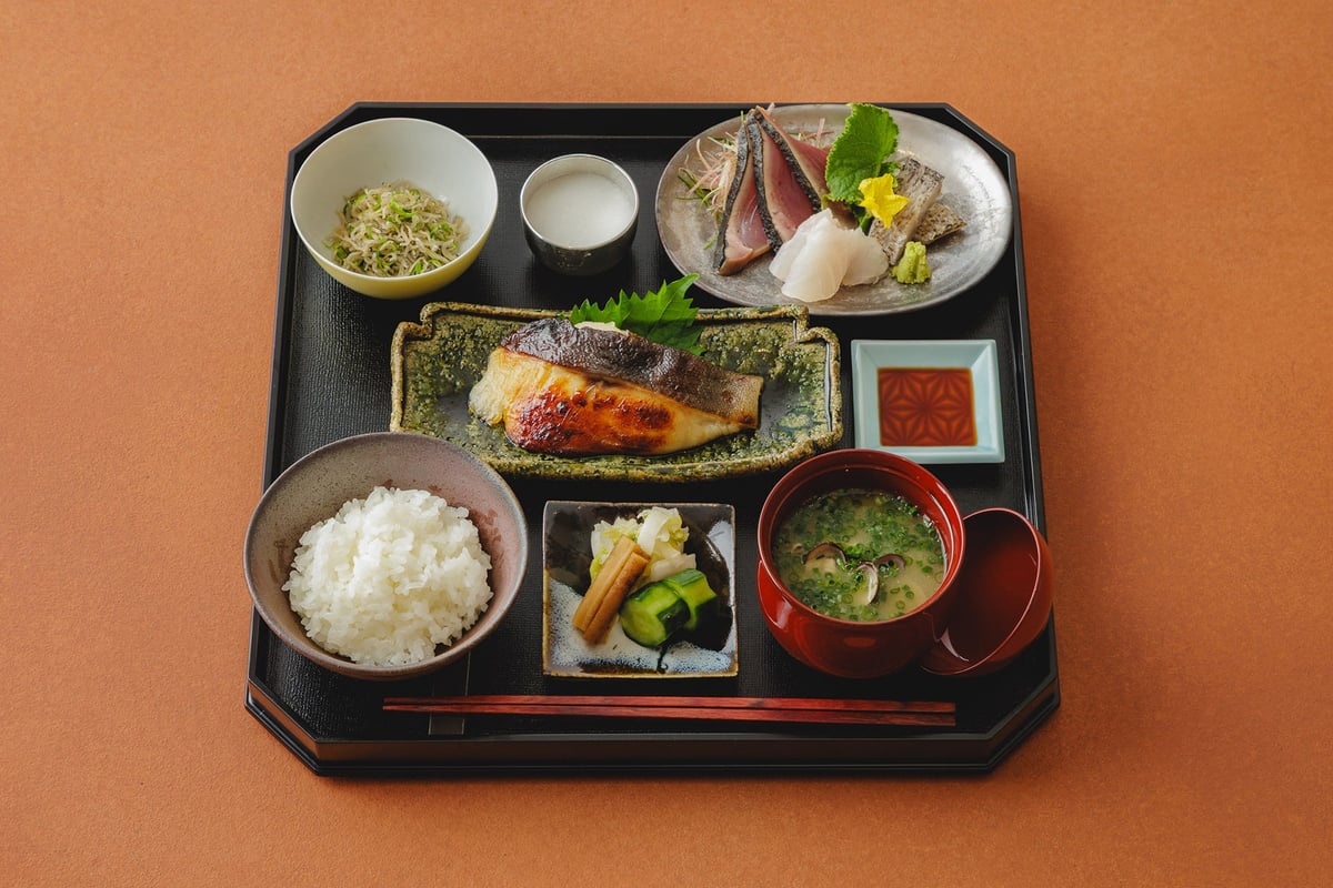 Saba Saikyo-yaki Sashimi Set — ¥3,090 (tax included)