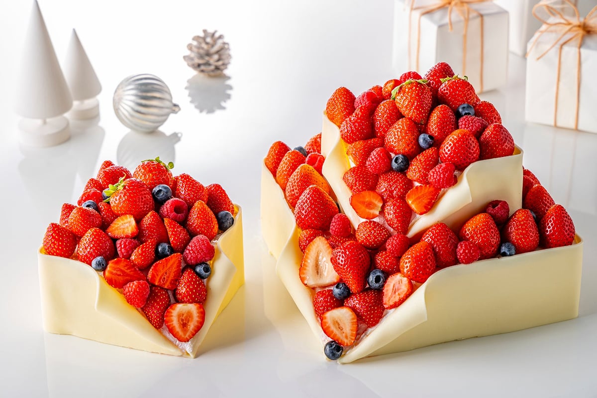 Noel Phrase (photo shows 12cm square and 20cm & 12cm two-tier)