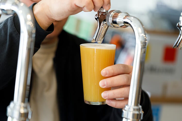 ♢Sekimachi Cellar♢ Event dates: 10/21, 22, 23. A wine shop and beer stand at Terrace, near Kamishakujii on the Seibu Shinjuku Line. Offers a selection of craft beers on tap from across Japan and about 2,000 other alcoholic beverages. Enjoy unique flavors. Menu: Up to 8 types of craft beers on tap from various breweries, craft lemon sour, craft plum sour.
