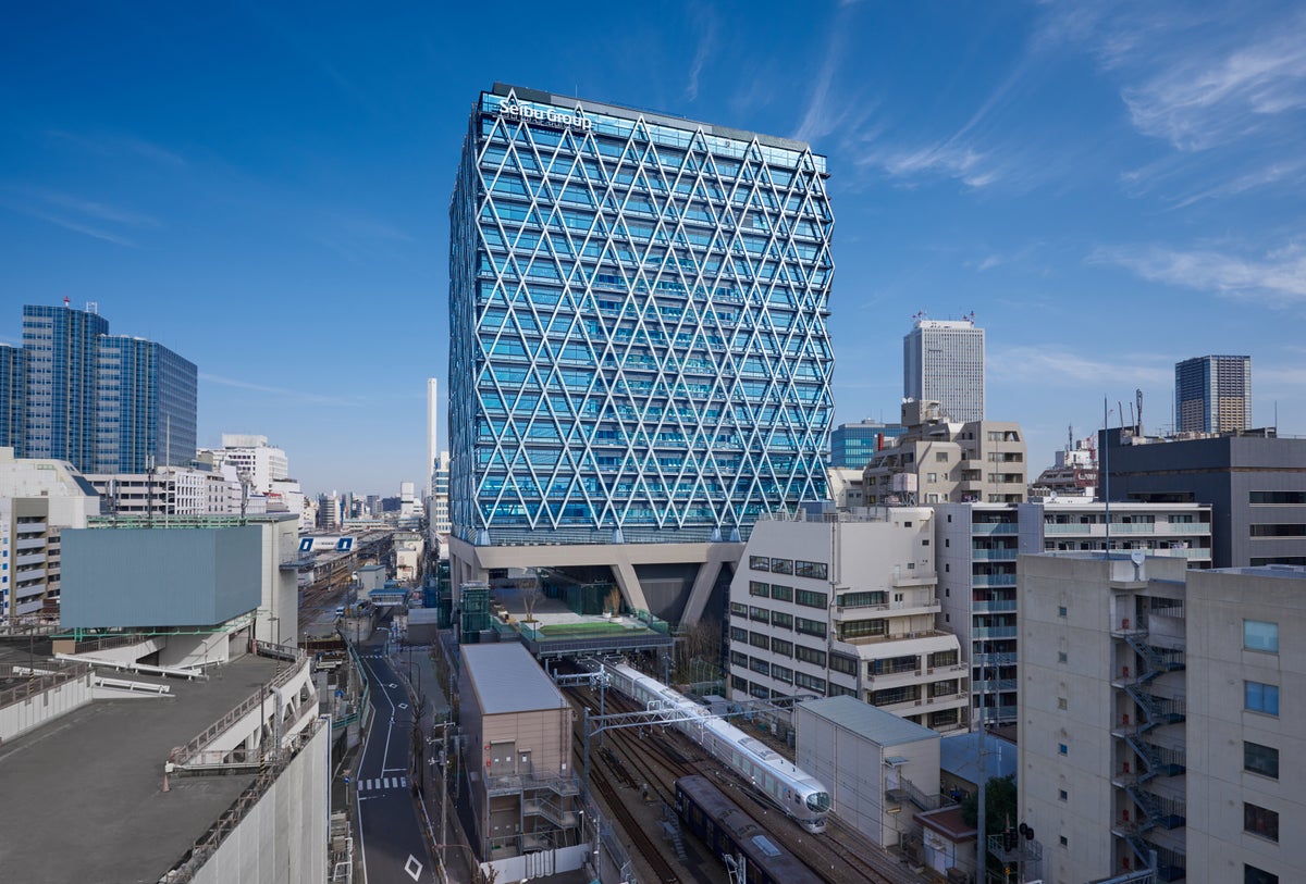 Location: 1-16-15 Minami-Ikebukuro, Toshima City, Tokyo. Site area: approx. 5,530㎡. Total floor area: approx. 49,661㎡. Uses: offices, shops, parking. Floors: B2F and 20F above ground. Height: 99.98 m. Structure: Steel frame (part reinforced concrete, steel-reinforced concrete). Opening: April 2019.