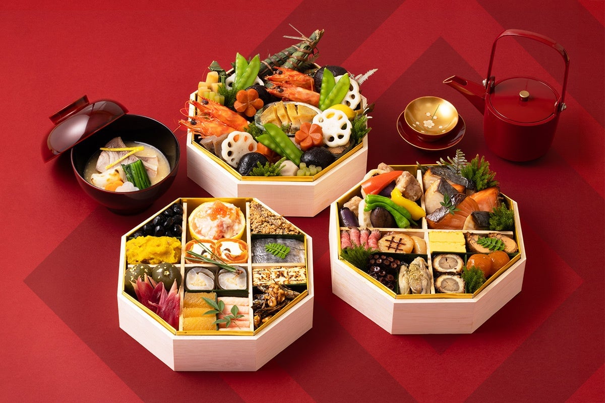 Suzushige Osechi 2027 - Three-tiered box with Ozoni (New Year's soup) - ¥58,000 (tax included)