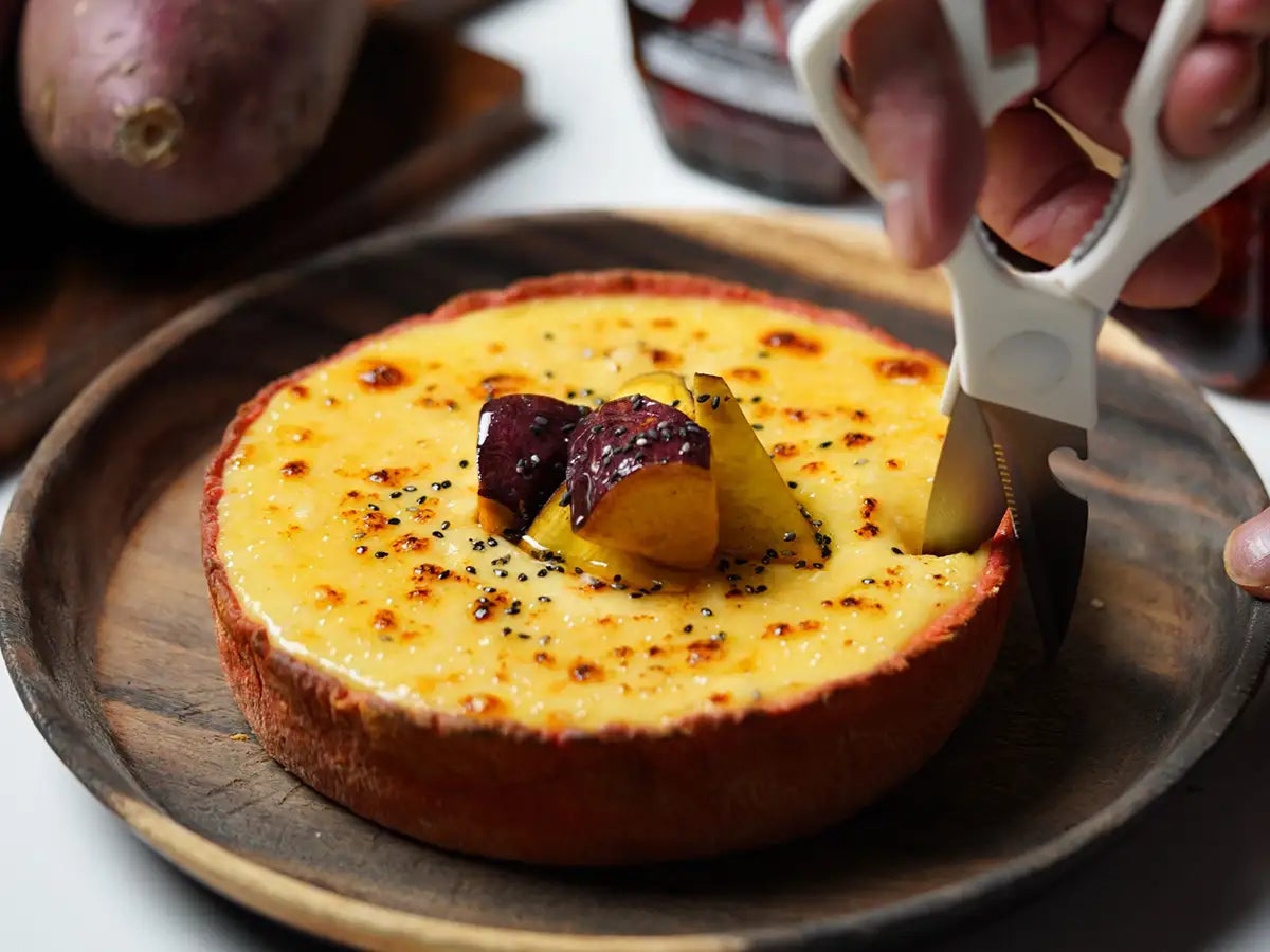 The moment you cut into it, melting cheese overflows.