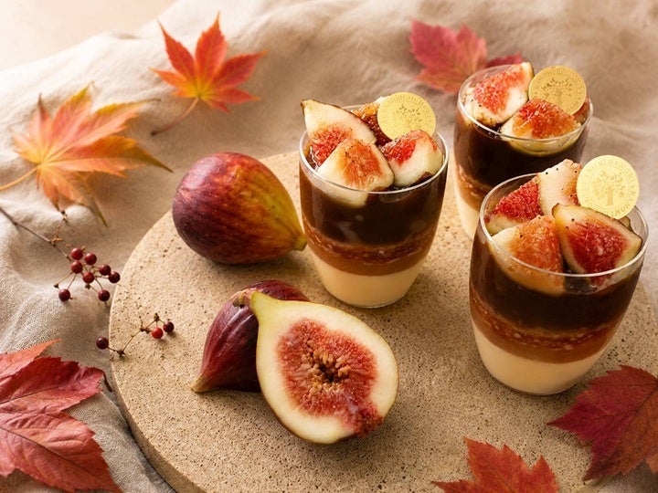 Image of 'Verrine au Figue' dessert, a limited autumn treat made with indulgent figs, priced at ¥864 (tax included).