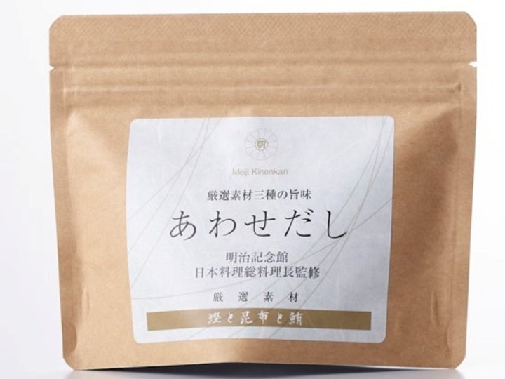 Reserve your Osechi set by October 31, 2026, to receive a complimentary Meiji Kinenkan premium "Awase Dashi" packet. Dashi is the essence of Japanese cuisine, rich in umami. This convenient packet is pure culinary magic—effortlessly elevating your daily miso soup and bringing authentic Japanese flavors straight to your kitchen.