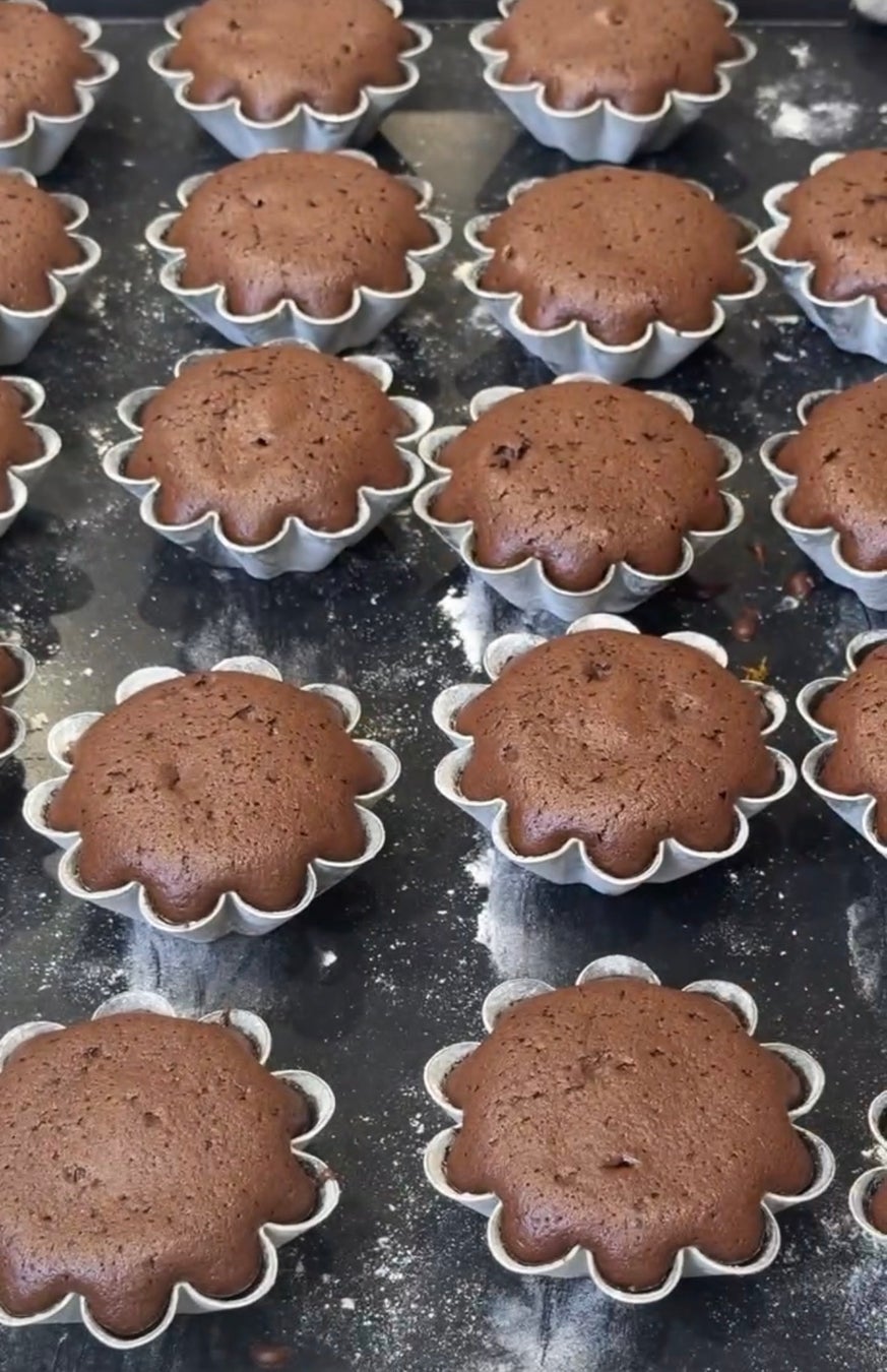 ‘Gâteau Chocolat’ (1 piece) ¥555 (tax included) uses two kinds of dark chocolate, achieving a perfect balance with a gentle sweetness from 54% cacao and a refined bittersweetness from cocoa powder. Its rich aroma and light, melt-in-the-mouth texture make it a must-try for chocolate lovers.