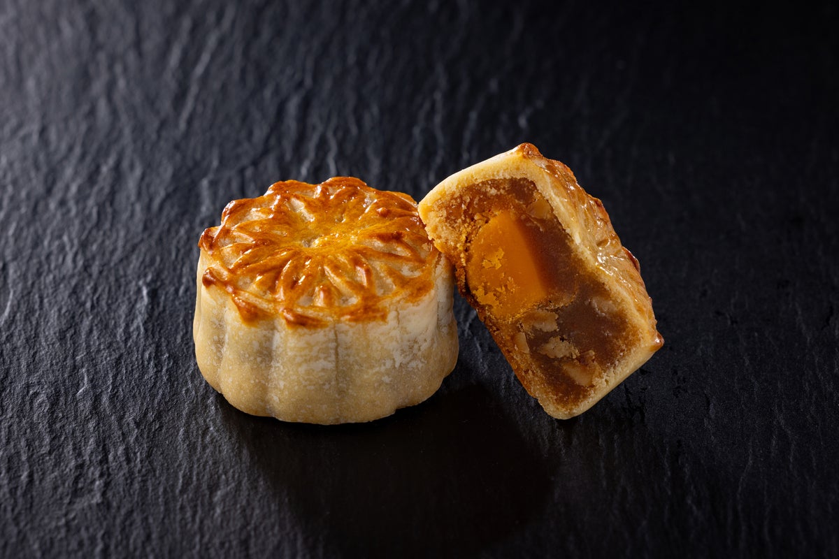 Mooncakes are traditional treats enjoyed during the Mid-Autumn Festival in Chinese culture. Their round shape symbolizes the full moon and family harmony, and during this season when the moon is said to be at its most beautiful, families and loved ones gather to enjoy the view. The filling features salted duck egg yolks resembling the full moon, capturing the festive spirit of the Mid-Autumn Festival.
