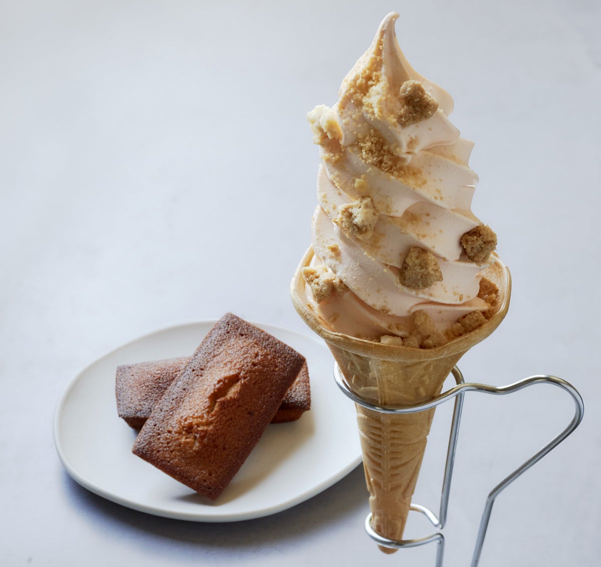 Limited Financier with Hokkaido Yotsuba Fermented Butter and Premium Melon Soft Serve - ¥401 and ¥701 (tax included)