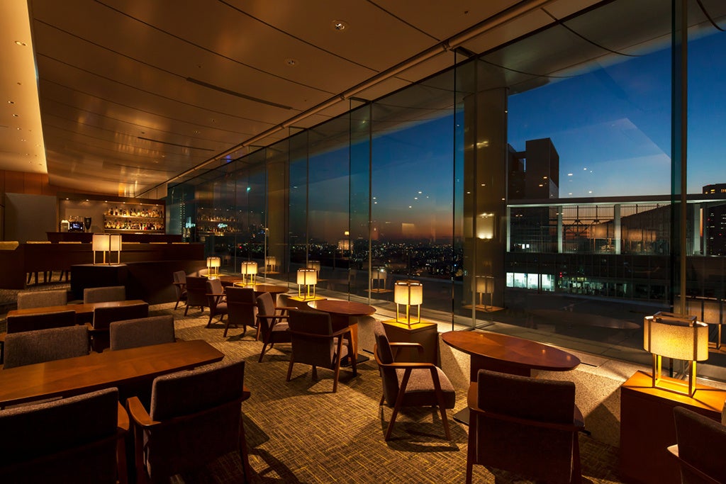 Interior image of Lounge South Court