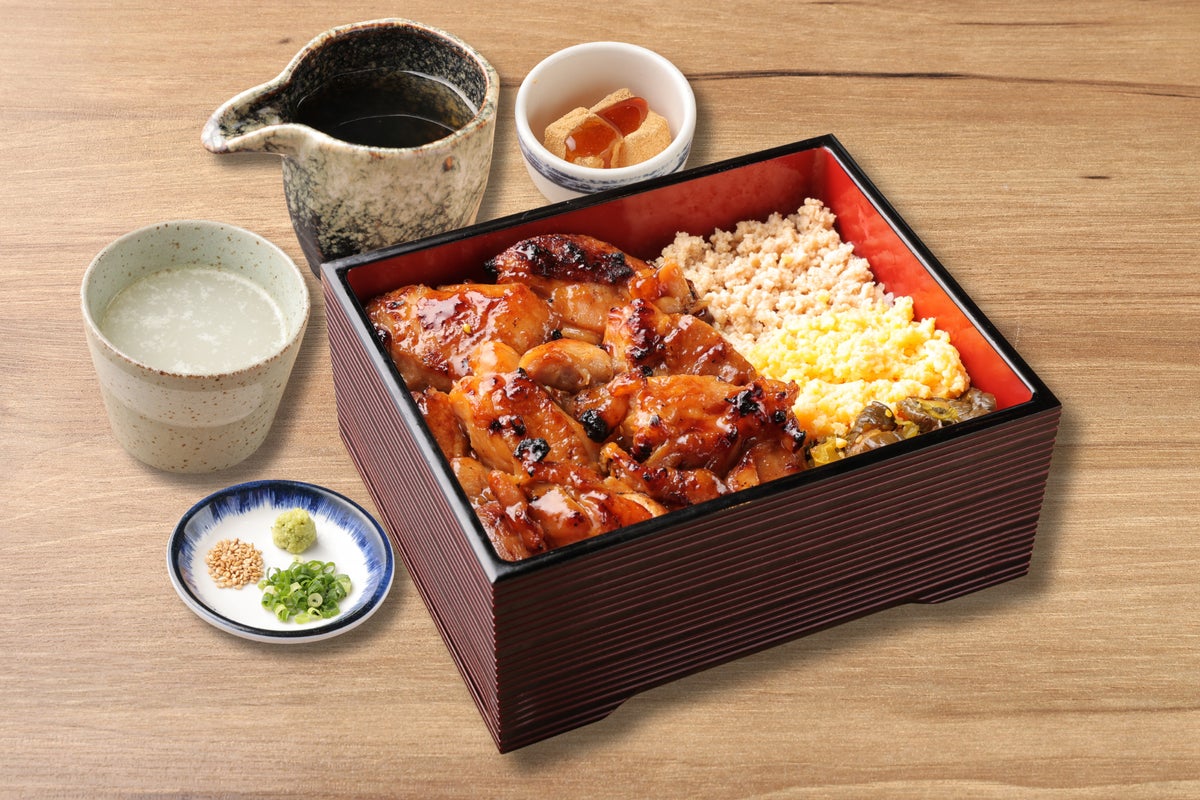 ※chicken broth, finishing agodashi dashi, condiments, and warabi mochi included