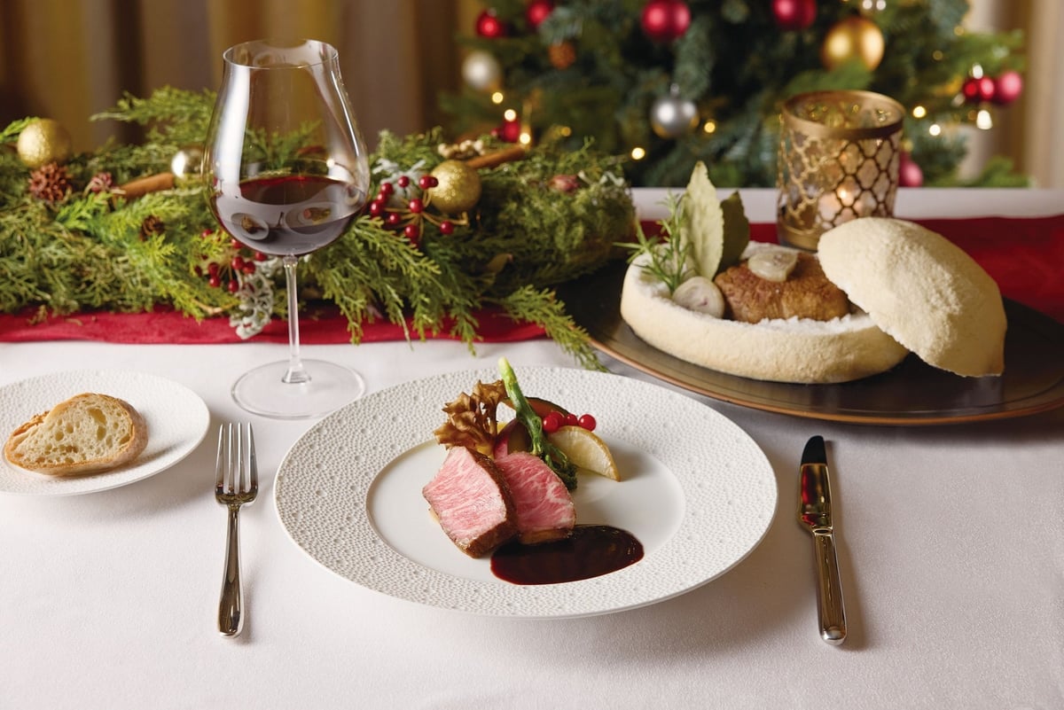 Room Service Dinner (image)