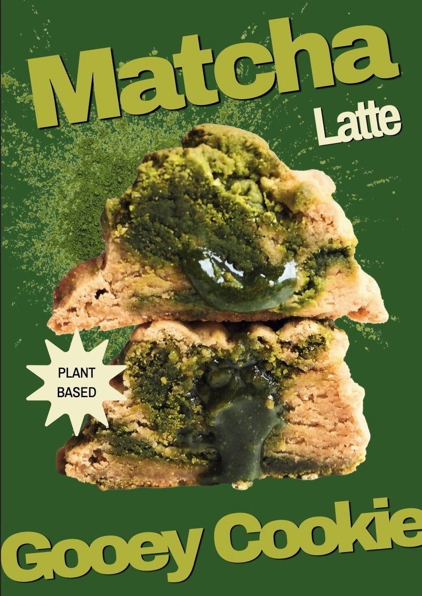 Matcha Latte Gooey Cookie ¥700 (tax included) A Gooey Cookie made for matcha lovers, featuring a marbled blend of subtly bitter matcha and classic plain cookie dough. Inside, you’ll find a rich matcha white chocolate sauce, creating a deliciously gooey center packed with heavy matcha flavor. Enjoy the authentic taste of matcha that hits with every bite. (Available from October 1, 2026)