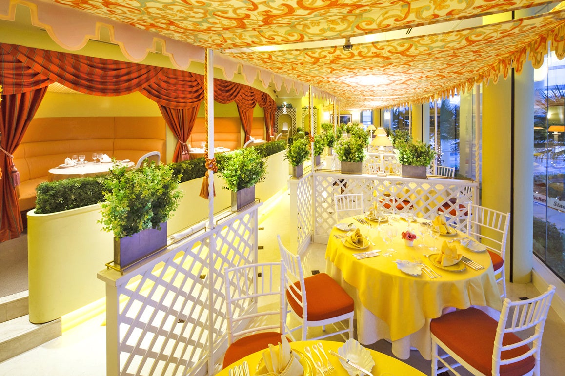 French cuisine Queen Alice, produced by owner-chef Hironobu Ishinabe, is a renowned French restaurant. The many French dishes created by culinary artists are a feast for the eyes and palate, offering an elegant experience.