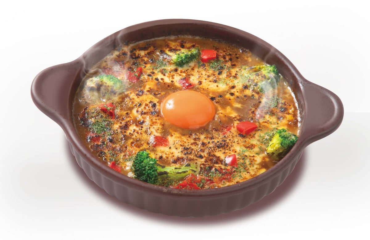 Tsukimi Cheese Baked Curry (Salad and Soup included) — ¥1,180 (tax included ¥1,298)