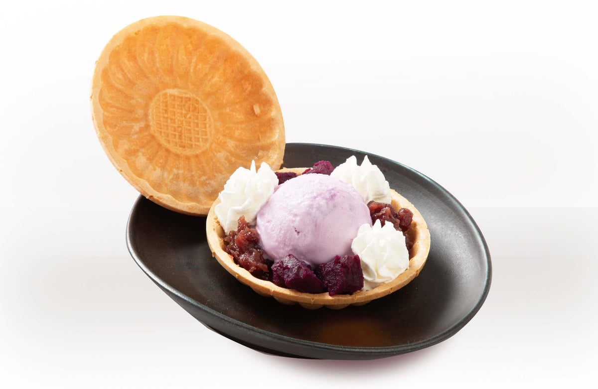 Plenty of Purple Sweet Potato Monaka Sandwich Ice Cream — ¥480 (tax included ¥528)