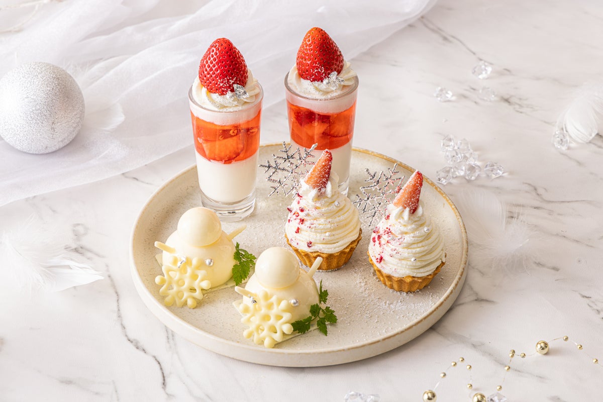 Upper Tier of the 'Festive Afternoon Tea Set' Image