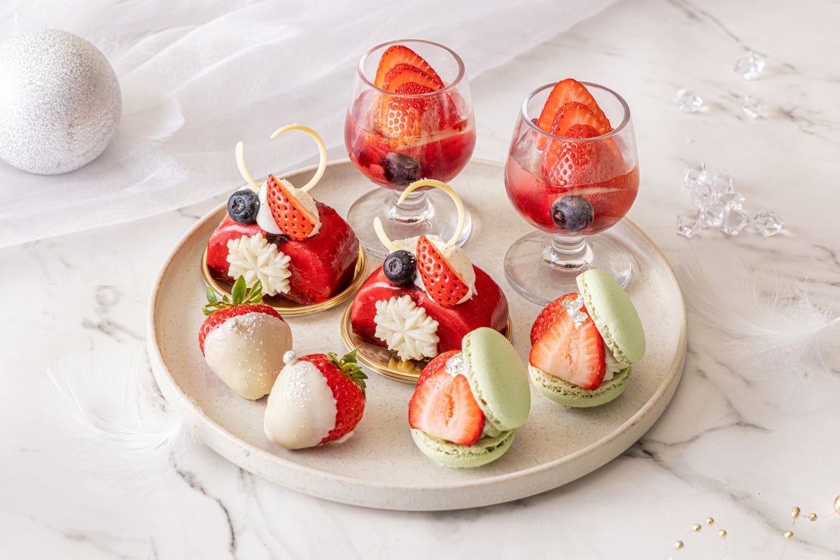 Middle Tier of the 'Festive Afternoon Tea Set' Image