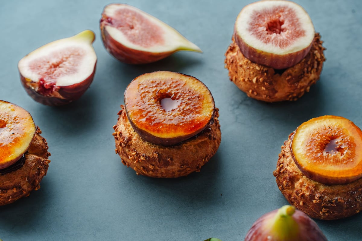Seasonal Fig Brulee Cream Puff Debuts at MAISON CLASSIC FACTORY in Tokyo for 780 Yen