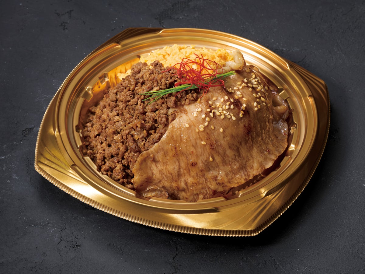 Kuroge Wagyu Sirloin Large-Size Grilled Meat and Gyusoboro Bento 1 box ¥2,380 / Niku Oroshi Koji
