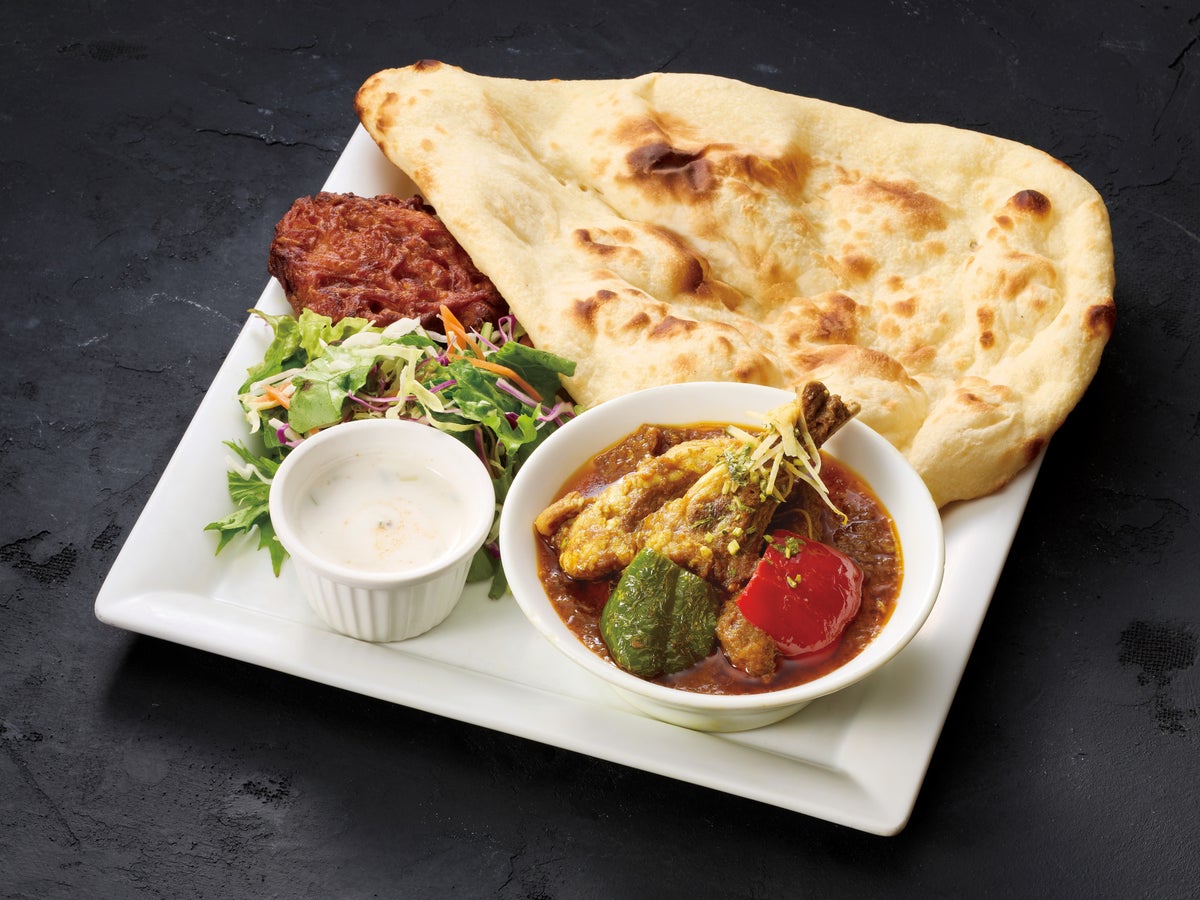 Lamb Chop Curry Single ¥1,600, with Soft Drink ¥1,900, with Medium Beer ¥2,200 (all dine-in only) / Sitara Diner