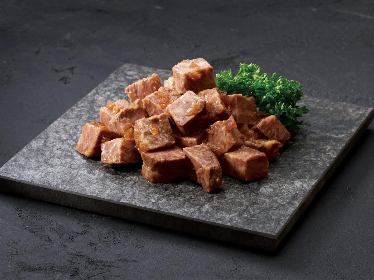 Kuroge Wagyu Chunk Roast Beef 1 pack ¥1,280 / Sendagi Koshiduka
