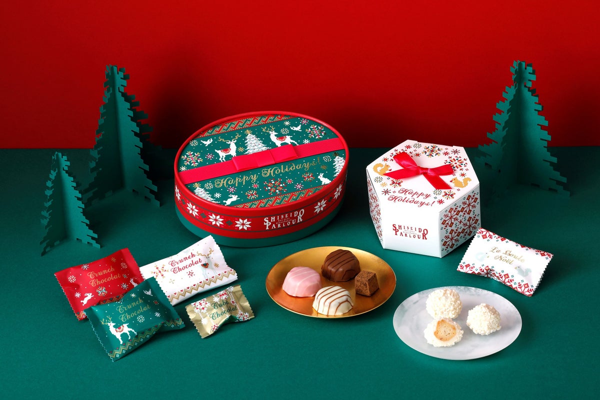Under a warm, Nordic forest-inspired atmosphere with falling snow, we offer seasonal sweets such as chocolate, crunch chocolates, and gastronomy cakes. Perfect as a gift for loved ones or as a reward for yourself, they add sparkle to the holiday season.