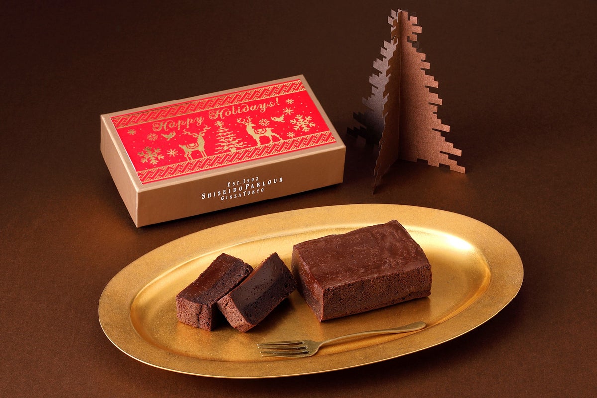 Gastronomy cakes based on Italian Aglicacao chocolate, made with Hokkaido butter, crafted for chocolate lovers. The melt-in-your-mouth terrine chocolat and moist, rich gâteau chocolat, along with a two-layer chocolate cake, provide a blissful experience. They pair well with coffee, tea, wine, or whiskey, making them sophisticated treats. *Contains alcohol.