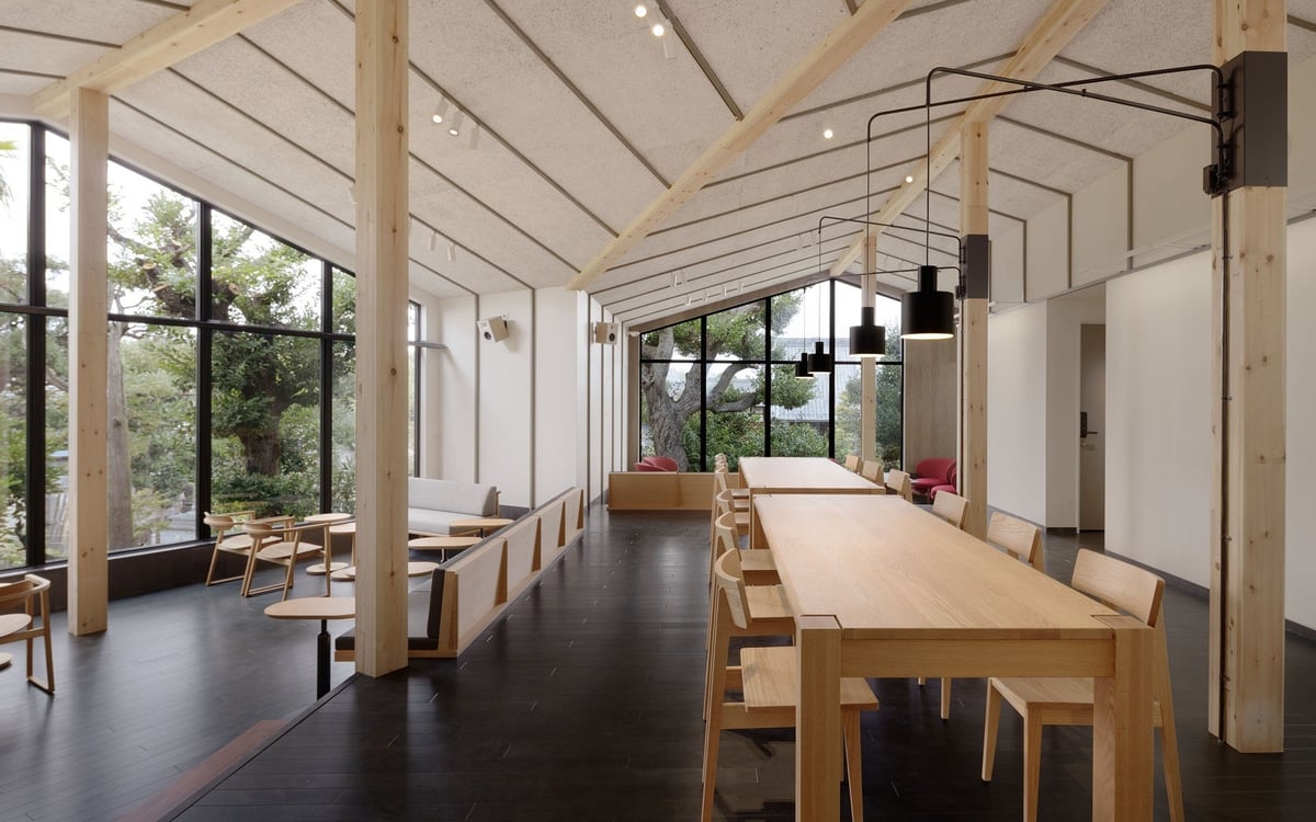 Interior 2F / Starbucks Coffee Japan provided
