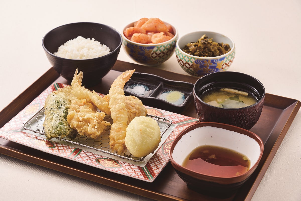 Hakata Tempura Yamaya (Alpa 3F) Yamami Tempura Set Meal (Weekdays) — ¥1,980 (tax included), (Weekends & Holidays) — ¥2,080 (tax included)