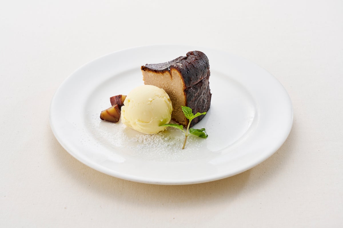 AGIO (Alpa 3F) Chestnut Basque Cheesecake with Vanilla Ice Cream — ¥1,020 (tax included)