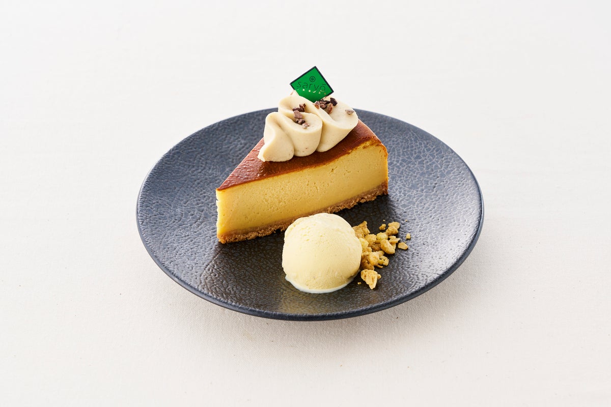 Sabo Cafe Kagurazaka Saryou (Alpa 1F) Baked Sweet Potato Cheesecake with Chestnut Cream (with Drink) — ¥1,430 (tax included)