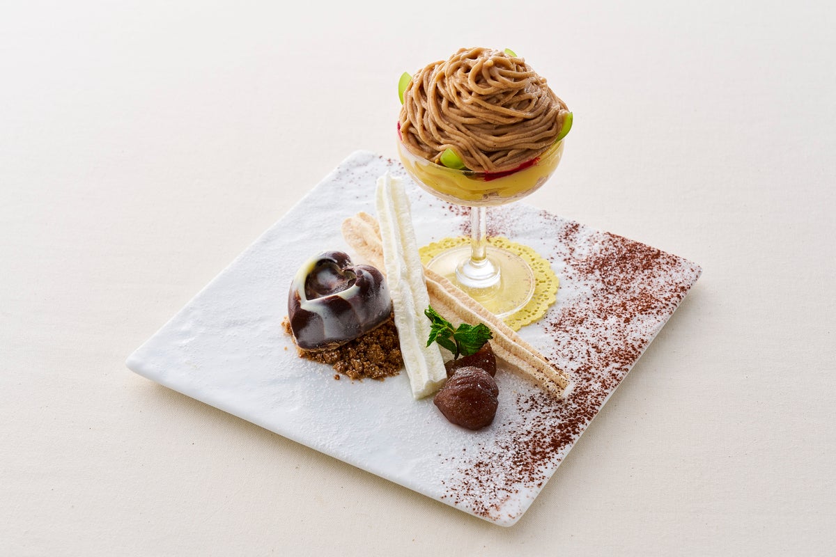 lian Seafood Grill (Sky Restaurant 59F) Mont Blanc Parfait — ¥1,540 (tax included), available from 5:00 PM to 9:00 PM, limited to 17 servings